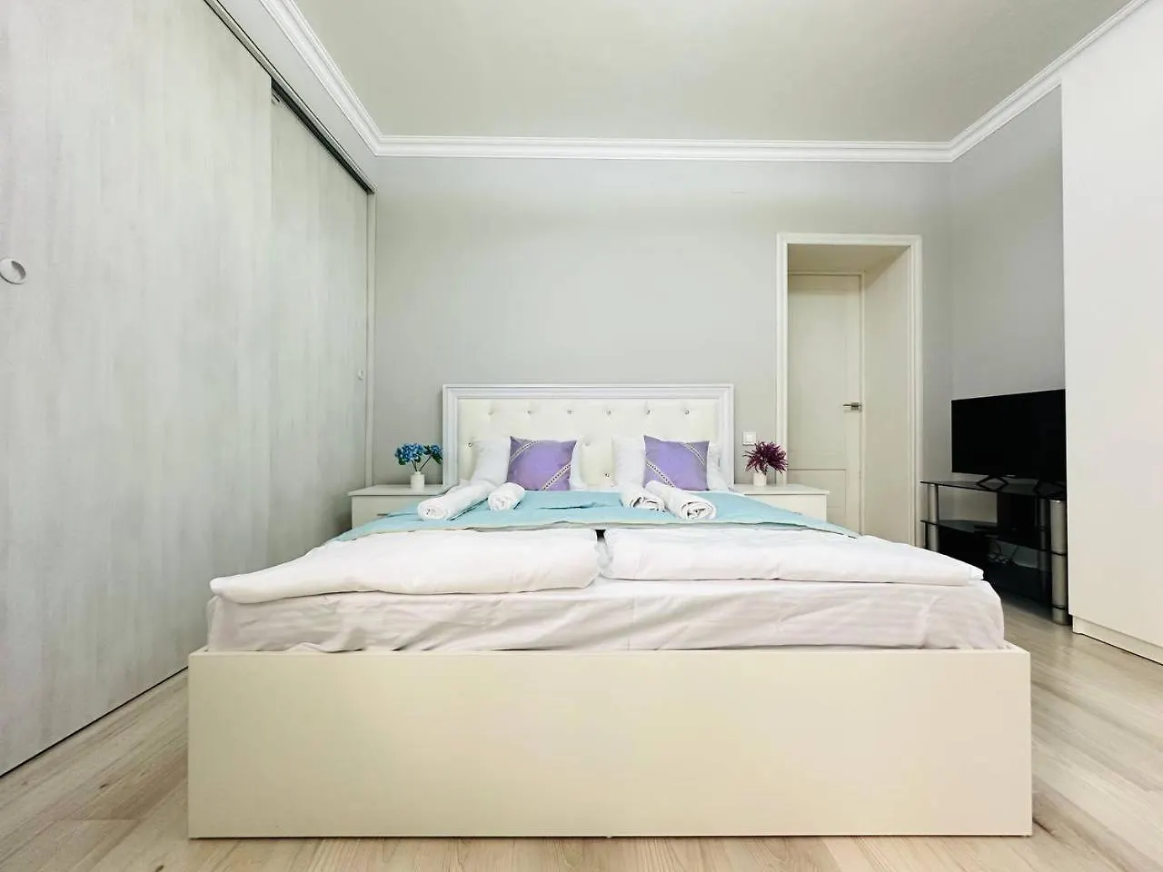 Ns Tau 3-Room Apartments Алматы
